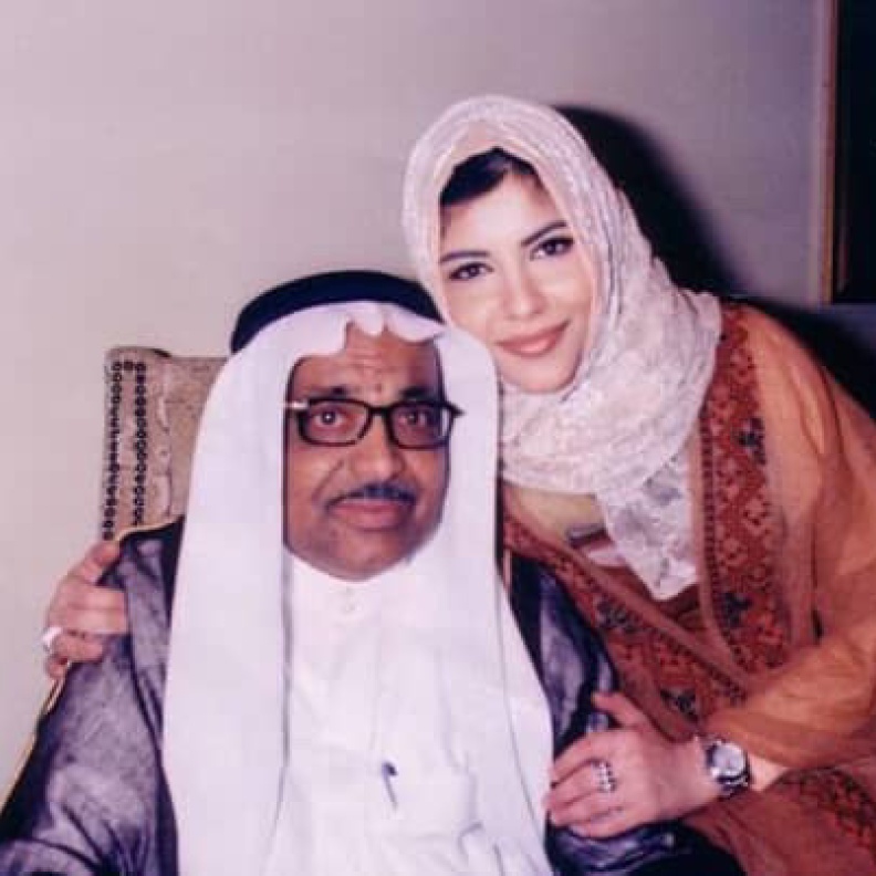 د. مها رضوي تروي لـ"هي" تفاصيل فيلمَين لسيرة والدها الفنان السعودي عبدالحليم رضوي (فيديو)