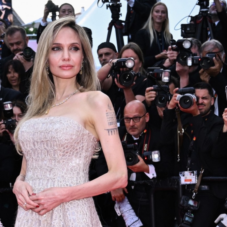 أنجلينا جولي في مهرجان كان 2025 في إطلالة لافتة من Brunello Cucinelli
