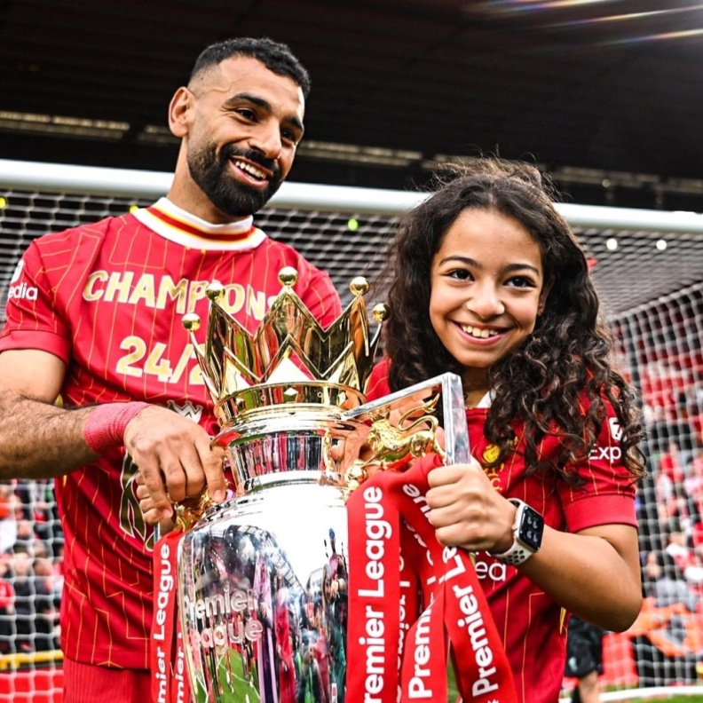 محمد صلاح وابنته مكة