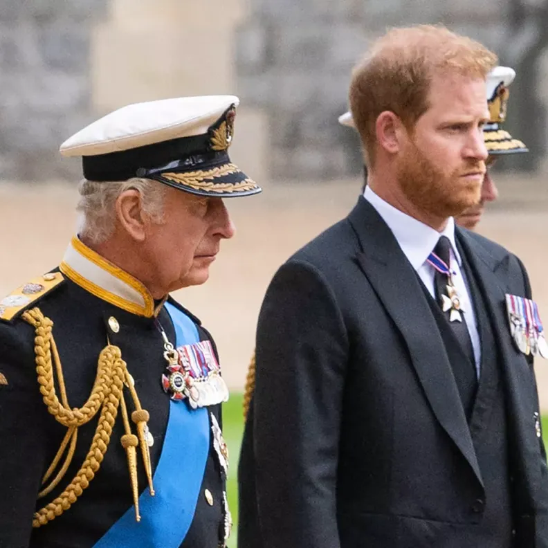 الأمير هاري يفجر مفاجآت عن الملك تشارلز