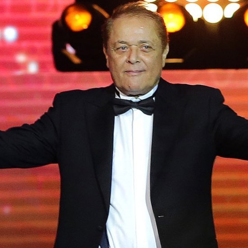 محمود عبدالعزيز