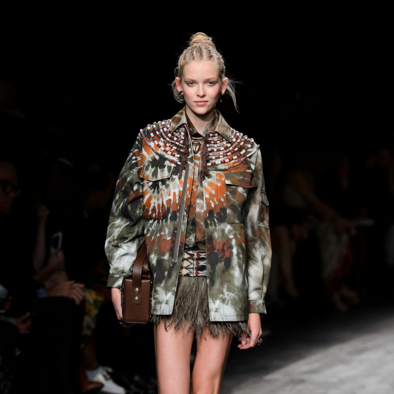 الطبعات والنقشات الإفريقية من Valentino