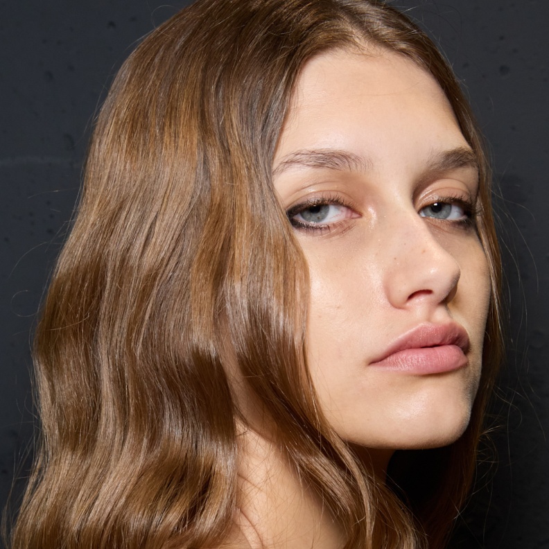 صبغات الشعر البني بتموجات الذهبي من دار Ermanno Scervino