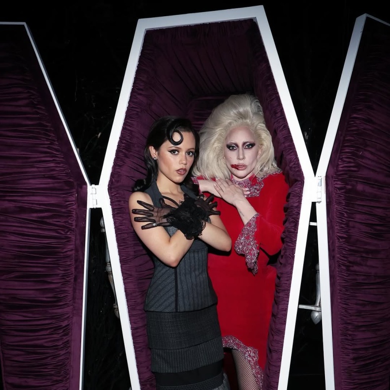 ليدي غاغا وجينا أورتيجا