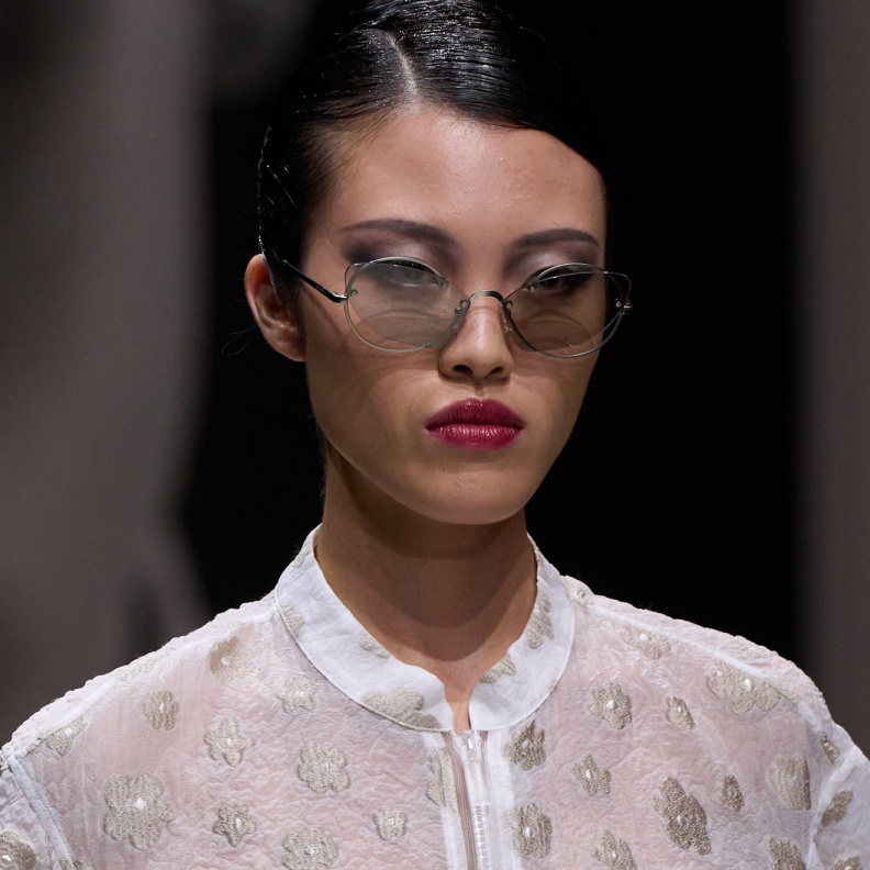 نظارات شمسية دائرية من Emporio Armani 