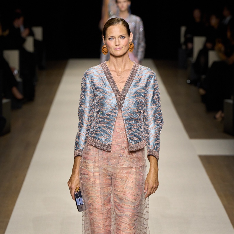 إطلالة من Giorgio Armani