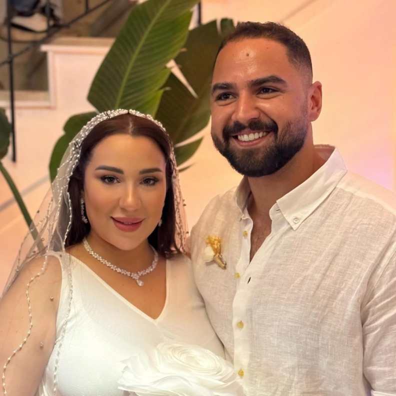 أسما شريف منير وزوجها