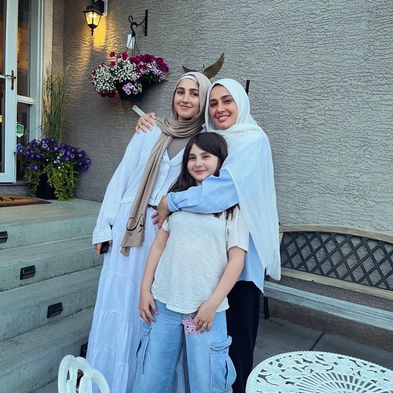 بظهور جديد مع بناتها.. هكذا  احتفلت حلا شيحة بنجاحها الاستثنائي على اليوتيوب