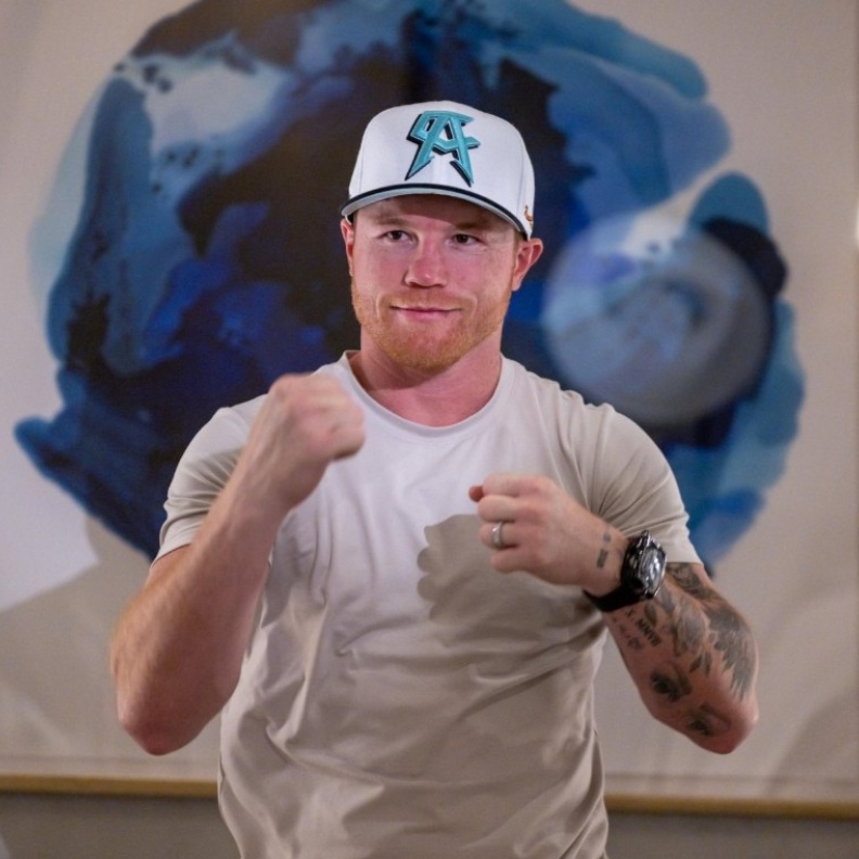 مواجهة العمالقة تبدأ من الرياض: كانيلو وكروفورد يفتتحان الجولة الإعلامية لنزال التاريخ