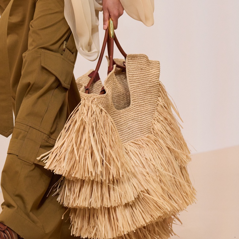 حقيبة قش مزينة بالشراشيب من Zimmermann 