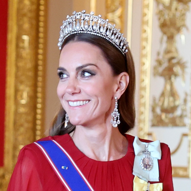 أميرة ويلز تتألق في مأدبة ماكرون