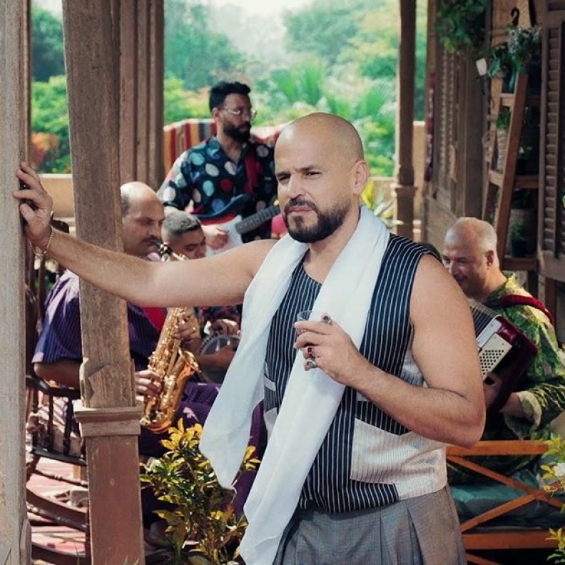 أبو يطلق ألبوم "توبة" بإطلالة شعبية لأول مرة