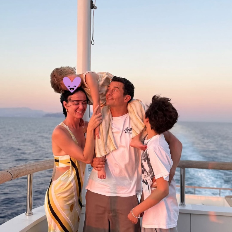 كاتي بيري بيري وأورلاندو بلوم عائلة واحدة رغم الانفصال