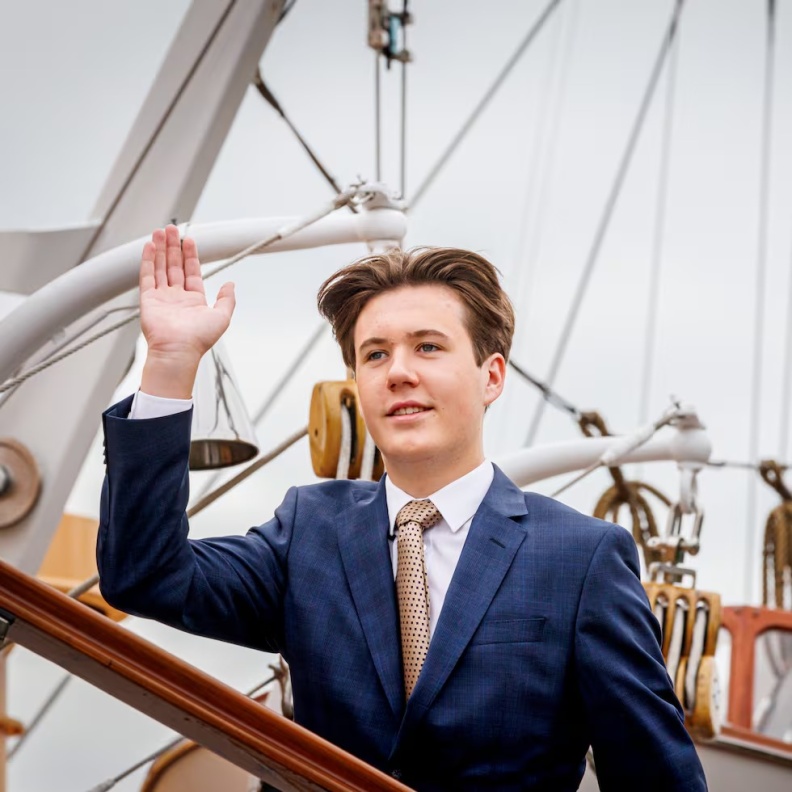 كيف يوازن الأمير كريستيان بين حياته العامة ورغباته الشخصية؟