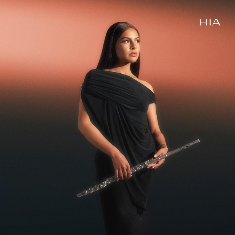 نغم متميز: ريماز العقبي تروي لـ "هي" رحلتها كأول عازفة فلوت سعودية