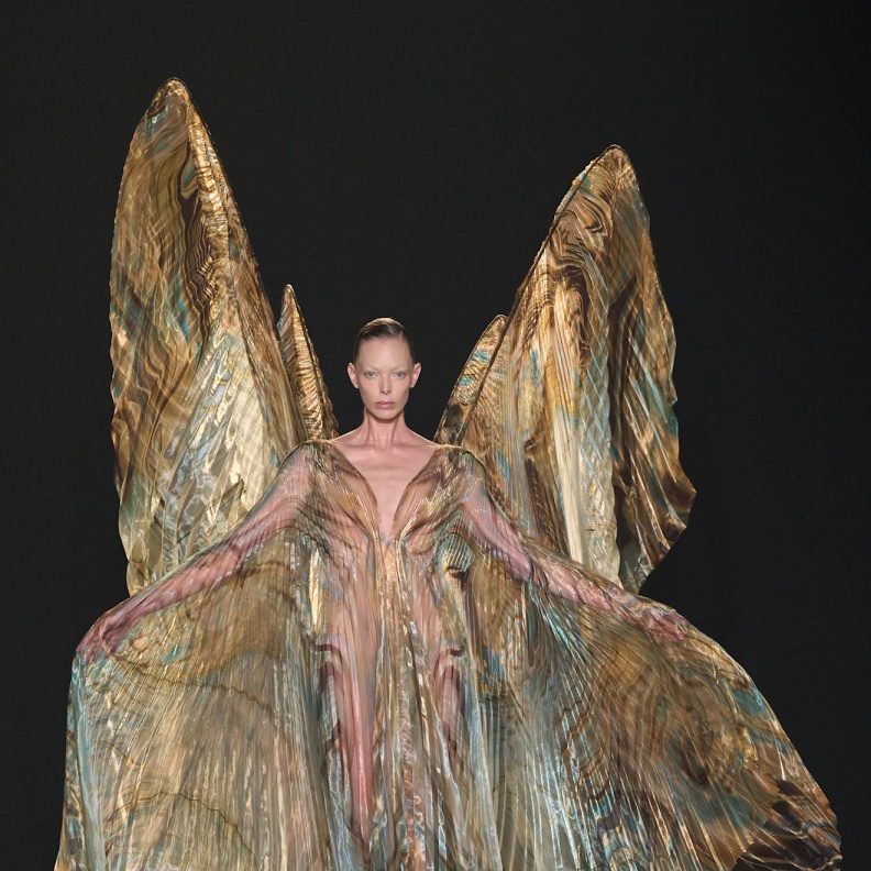مجموعة Iris Van Herpen للأزياء الراقية لخريف وشتاء 2026-2025