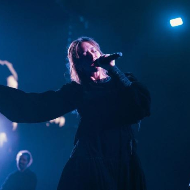 Ghostly Kisses تلتقي بجمهورها في جدة وتَعِدهم بمفاجأة قادمة