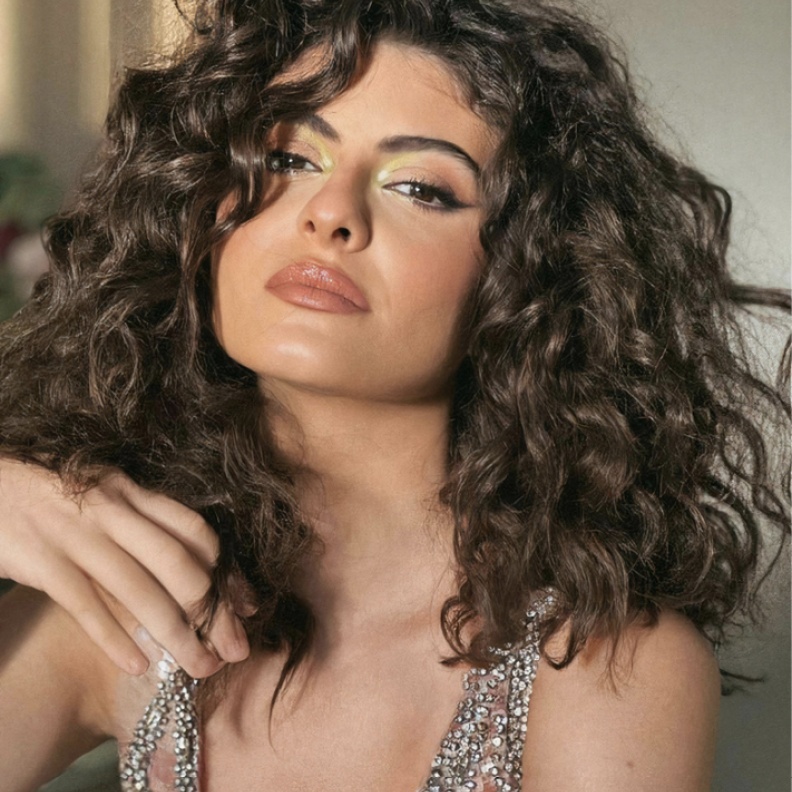 النجمة تارا عبود