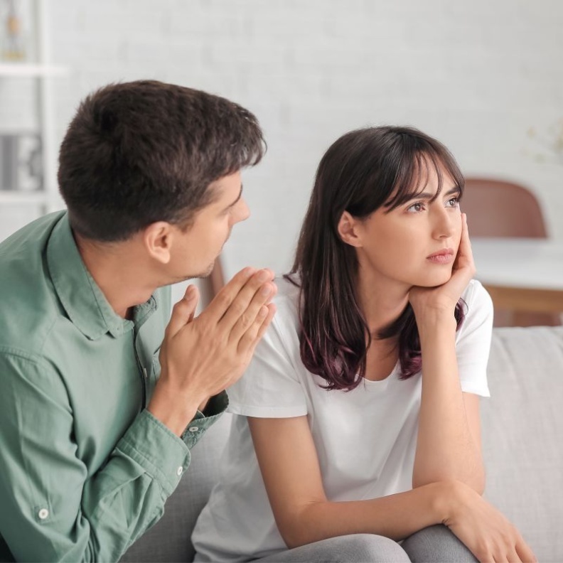 تعلمي كيفية الاعتذار بلباقة وأناقة
