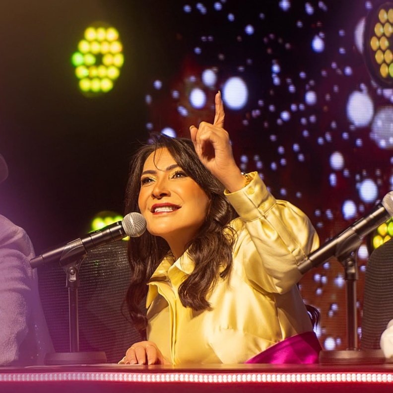 هدى حسين في مسرحية ريد كاربت