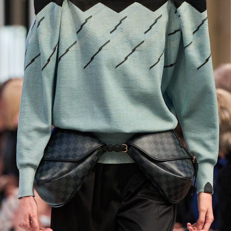 حقيبة عصرية للخصر من Louis Vuitton