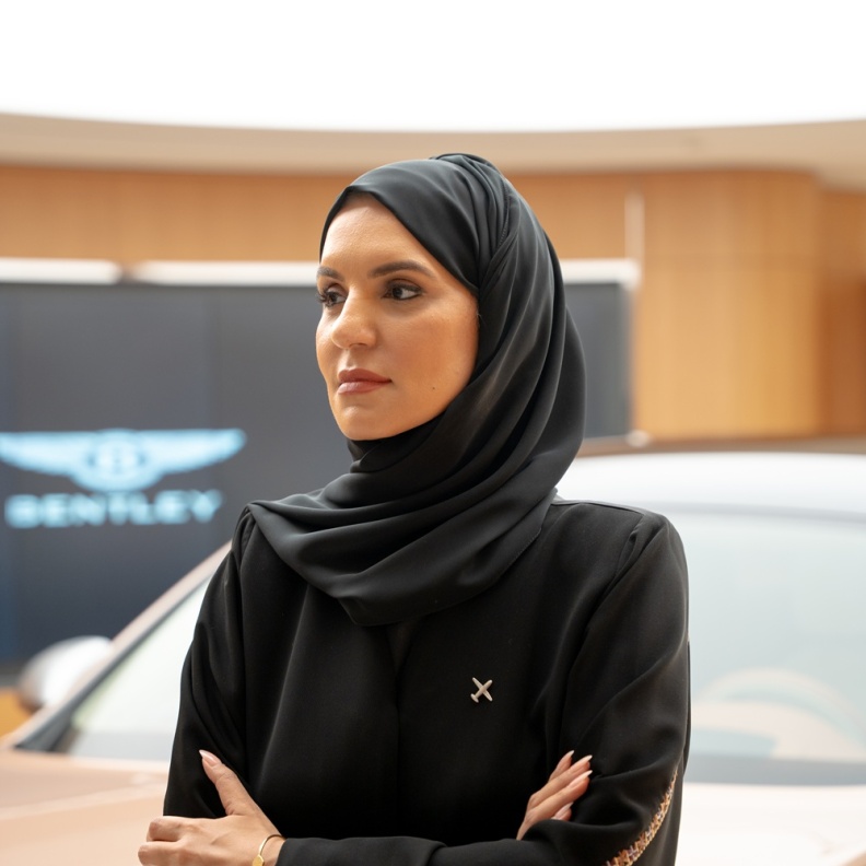 أول مهندسة طيران إماراتية الدكتورة سعاد الشامسي