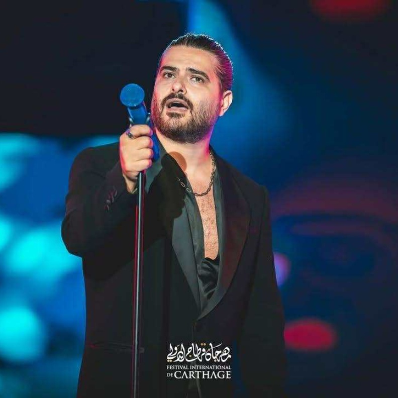 ناصيف زيتون يُلهب مسرح قرطاج وسط مدرّجات ممتلئة: "سأعود مع الأولاد"!