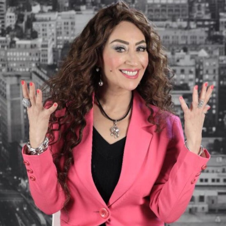 أعلنت إيناس مكي  إصابتها بمرض الذئبة الحمراء