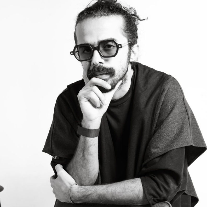 قرمز تتألق عالميا وتحصد جوائز مرموقة في  Design MasterPrize