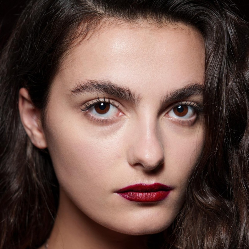 أسرار الجمال من الطبيعة لخطوات تكثيف الحواجب بطريقة راقية