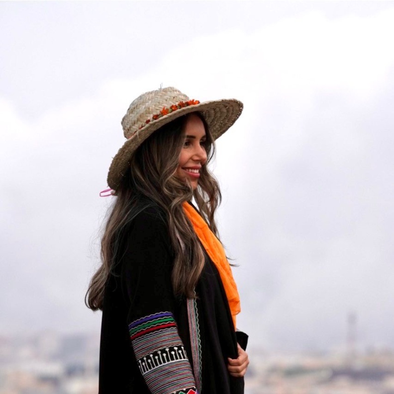 المصممة السعودية شذى علوان تروي حكاية "كُترة" وإلهامها القادم من أبها