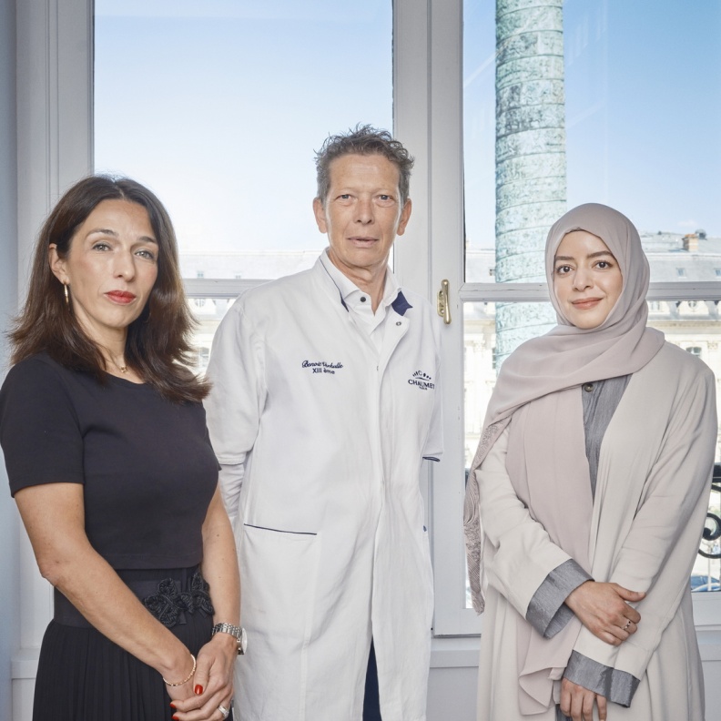 أولغا كورسيني، مديرة الاستوديو الإبداعي، بينوا فيرهول، رئيس ورشة المجوهرات الراقية، وعائشة العطية