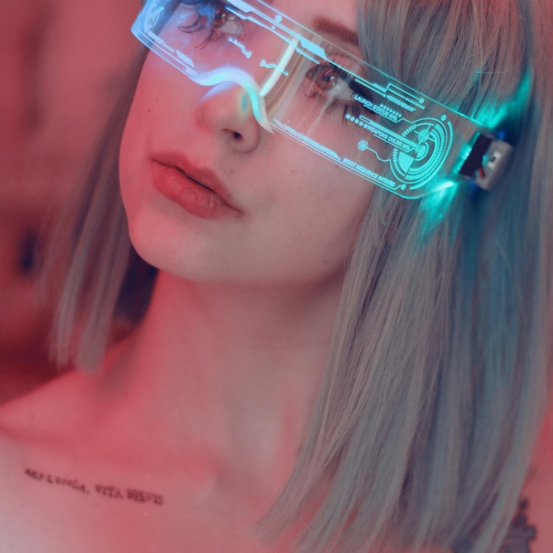 المرأة المبدعة في العصر الرقمي.. رائدة المستقبل بهذه الأدوات والمهارات