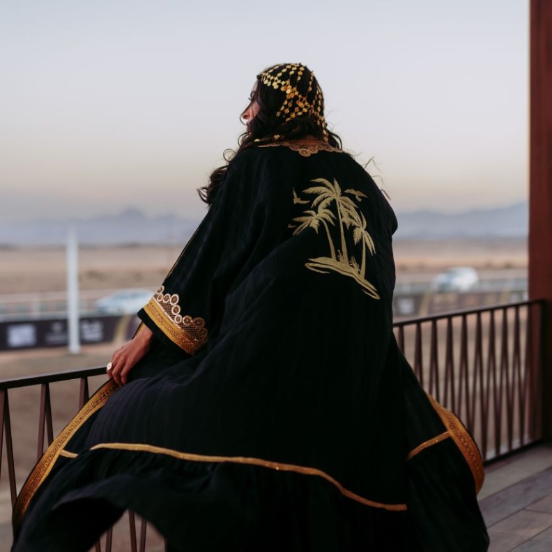 حضور لافت للأزياء التراثية السعودية في كأس العلا للهجن