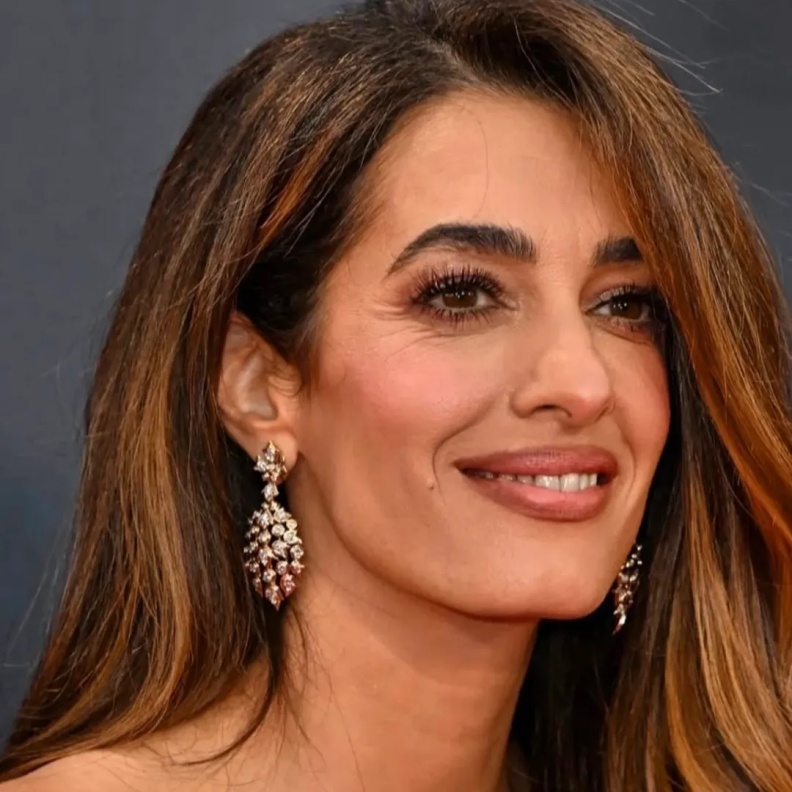 خطوات تمنحكِ شعر ذات الفخامة مثل أمل كلوني