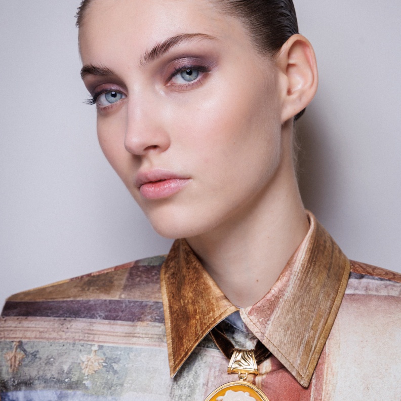 رسمات الظلال البنفسجية من دار Roberto Cavalli