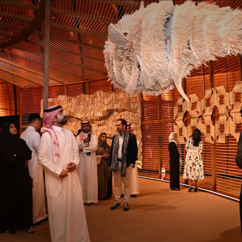  بمشاركة فنانين من حول العالم.. معرض "الباسقات" في إثراء يحتفي بتاريخ النخلة بوصفها رمزًا عالميًا