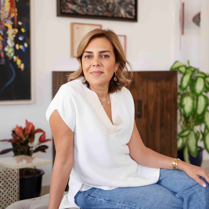 الكاتبة ميرنا عياد