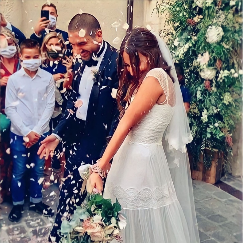 هبة طوجي بفستان الزفاف في باريس