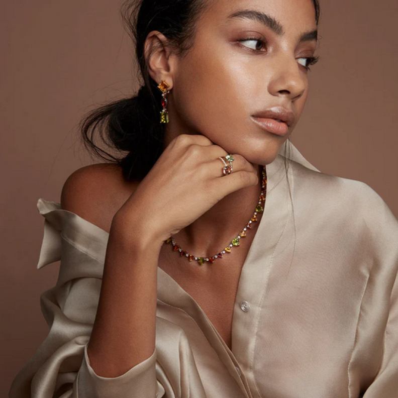 أقراط Galle بحجر السترين من Noora Shawqi