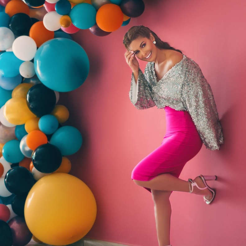 إيما ستون ومي سليم تحتفلان بعيد ميلادهما