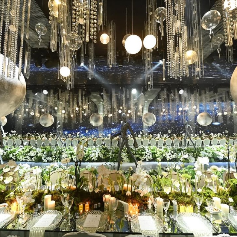 اكسسوارات وورود باللون الأخضر