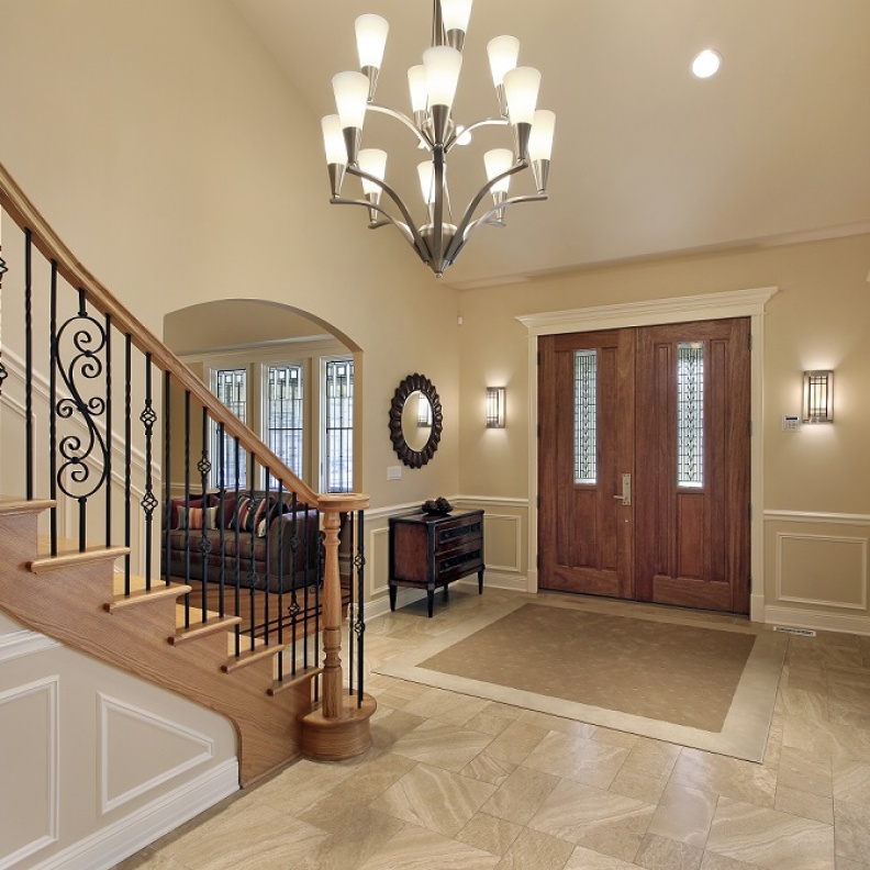 الإضاءات المناسبة قادرة على تحويل ممر المنزل إلى مشهد ساحر