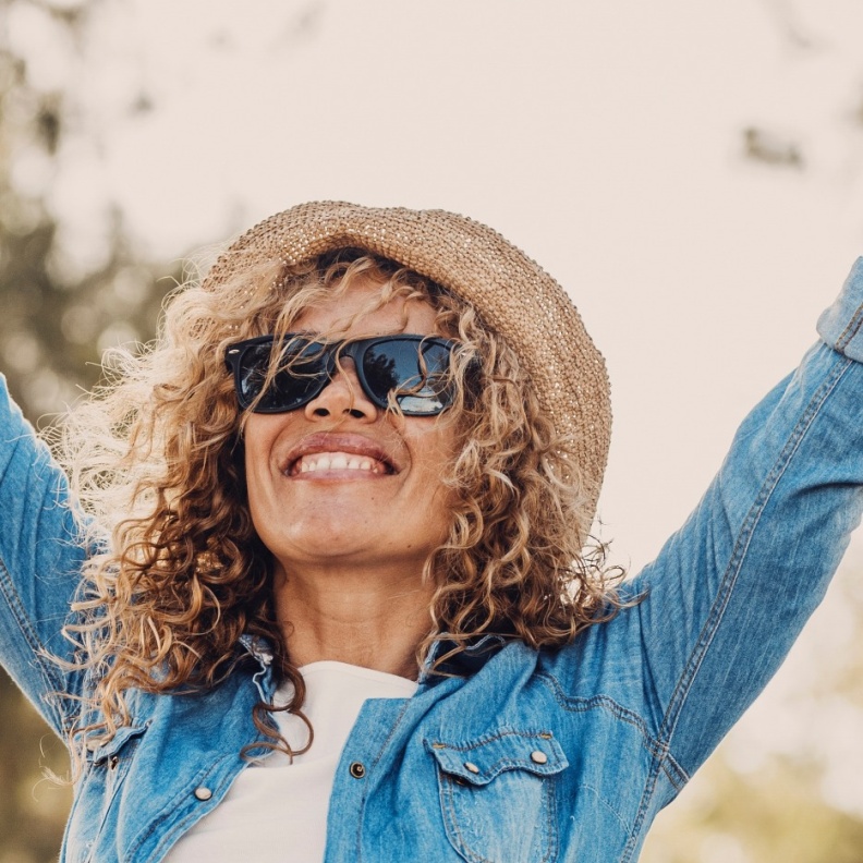 المشي الحسي في الطبيعة يعيد التوازن للإنسان