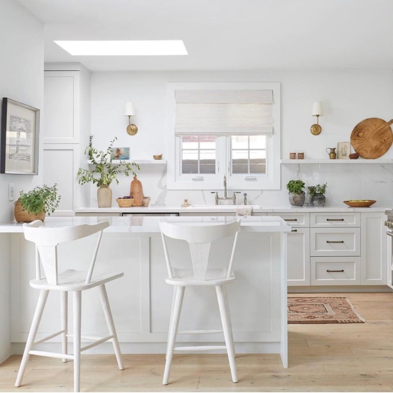 المطابخ البيضاء بالكامل تعطي شعور بالبرودة والسطحية