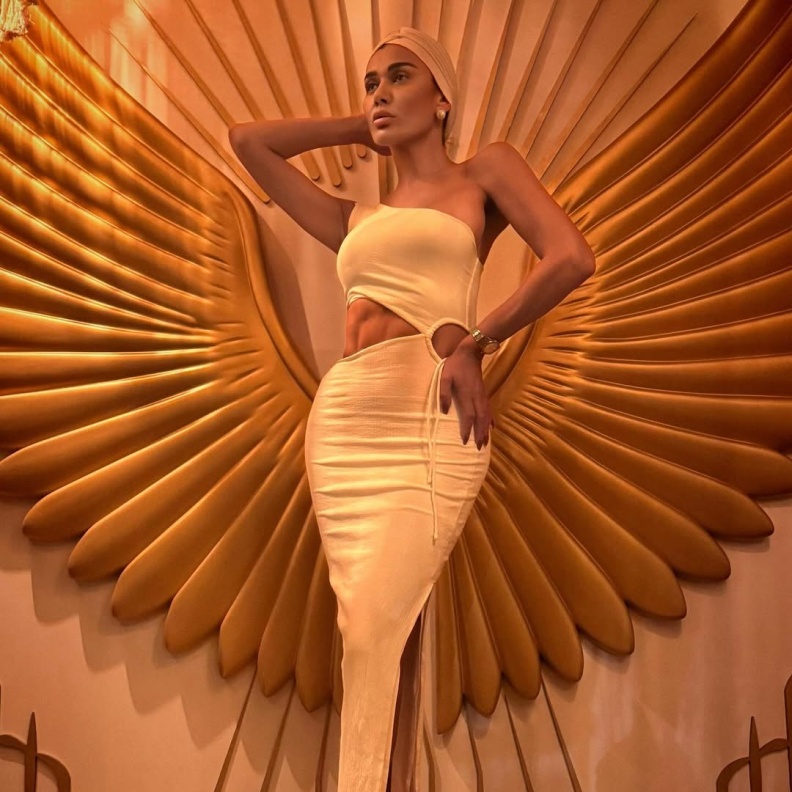 اهتمت نادين الراسي بتقوية عضلات البطن