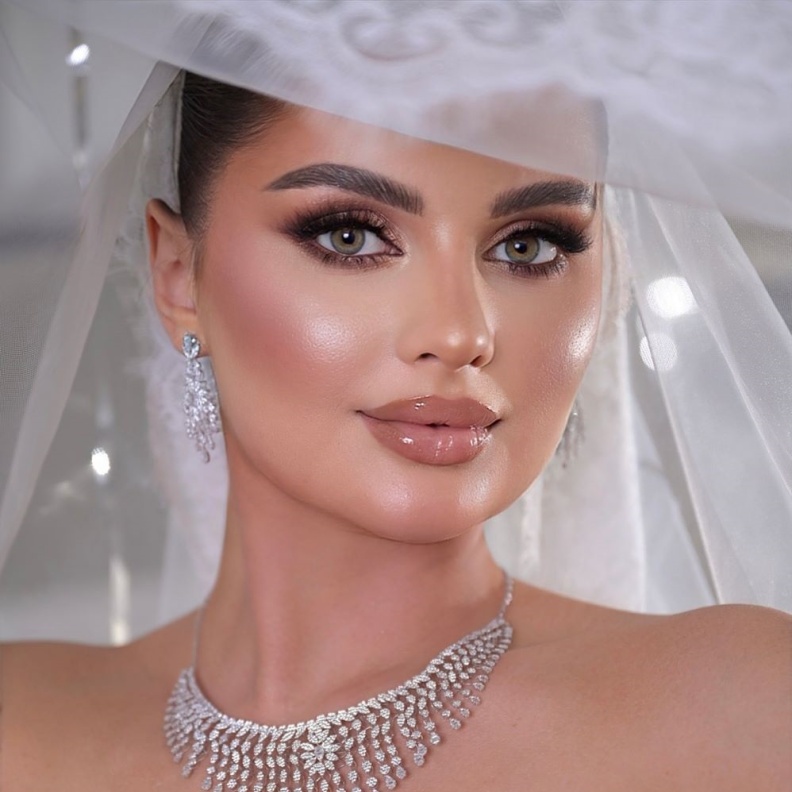 تصوير عروس بكاميرا المصورة منى الباز