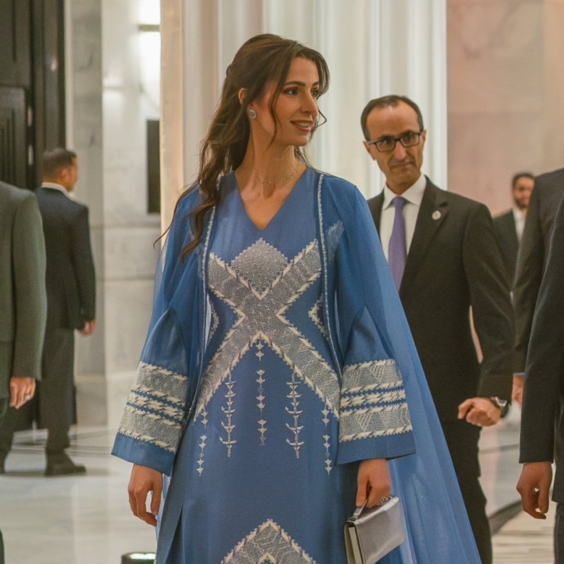 الأميرة رجوة تُنسق العباية المُطرزة مع المجوهرات الملكية الفارهة
