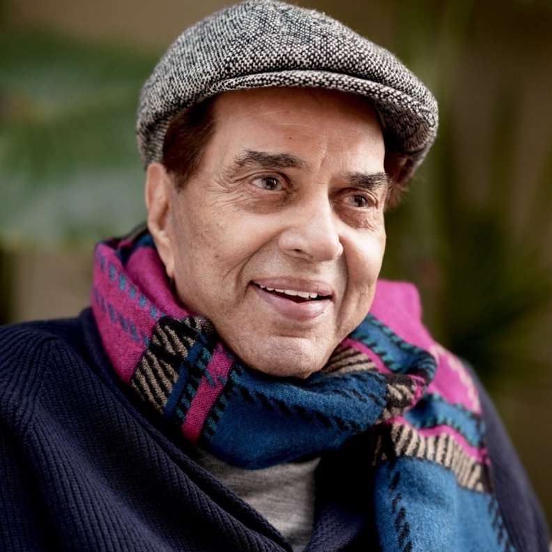 تفاصيل وفاة النجم الهندي دارميندرا ديول