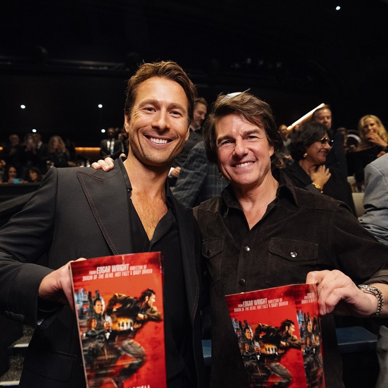 توم كروز يواصل دعمه لصديقه في عروض أفلامه